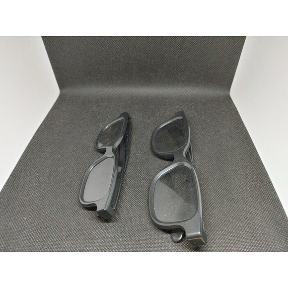 REAL D 3D Polarized Passive Adult-Size Glasses, Movie Theater Film - Picture 2 of 3